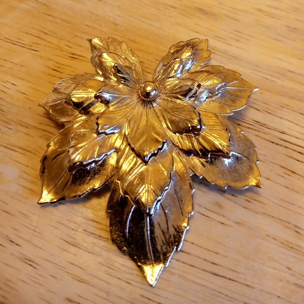 Vintage 1957 "Golden Maple" Sarah Coventry brooch